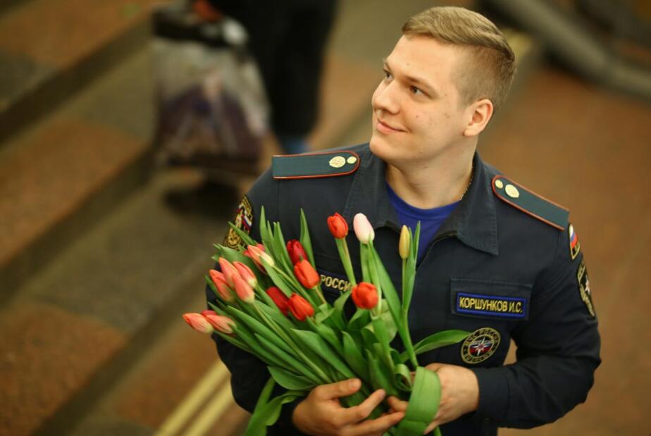 Vene mees lilledega