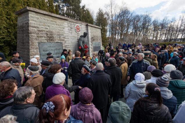 9. mai pronkssõduri juures.