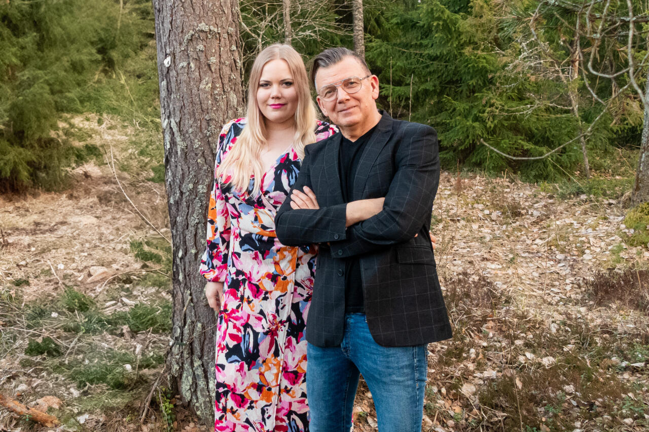 EKRE Soome osakonna juht Merliin-Grauberg Riisenberg ja tema abikaasa Renee Riisenberg räägivad elust kõige õnnelikumas riigis Soomes ning näevad end tulevikus 