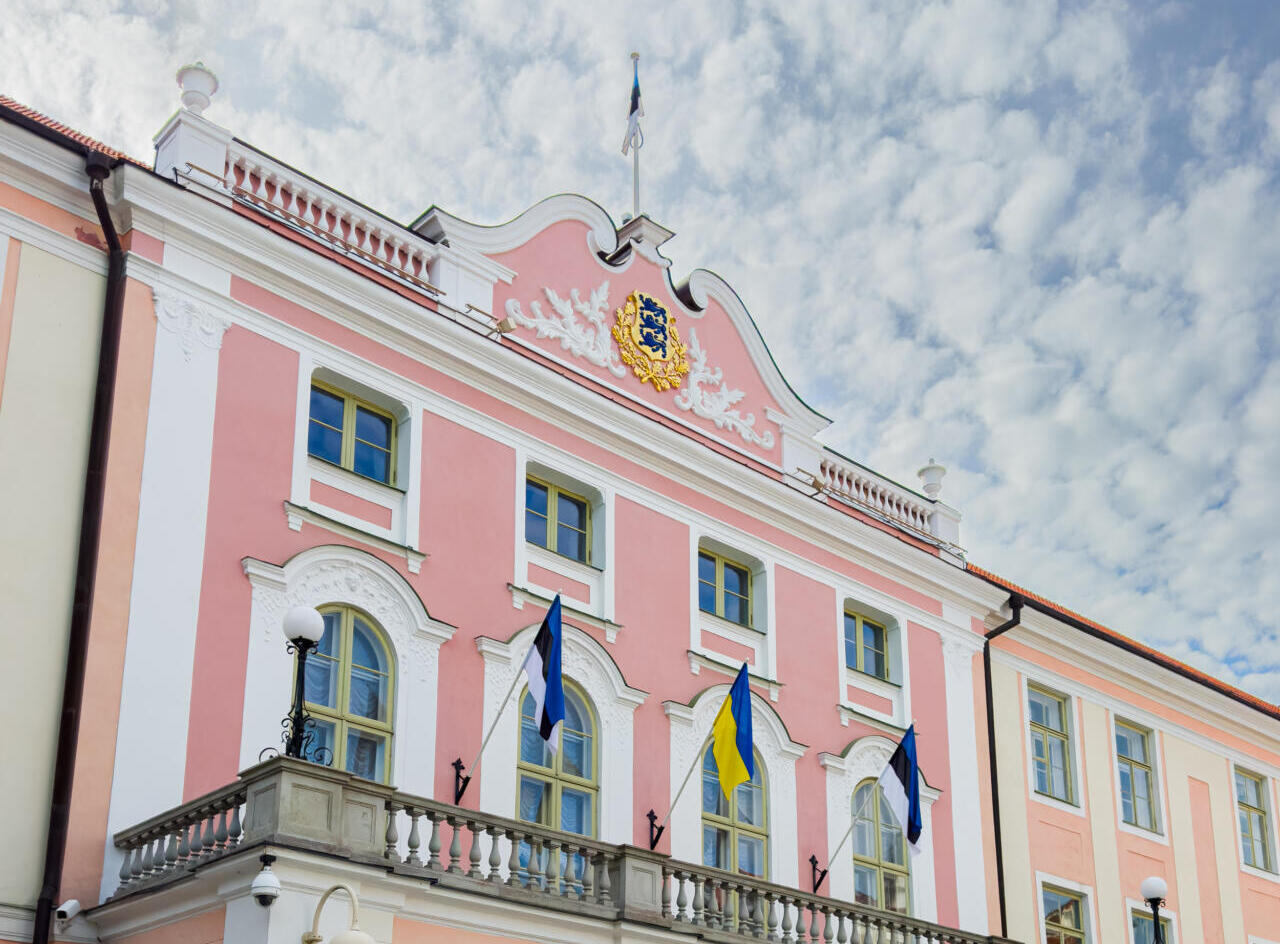 Riigikogu arutas täna järgmise aasta riigieelarvet, kuid eelarve arutelu jäi tööaja lõppemise tõttu pooleli. Parlamendi opositsioon on eelarve suhtes kriitiline