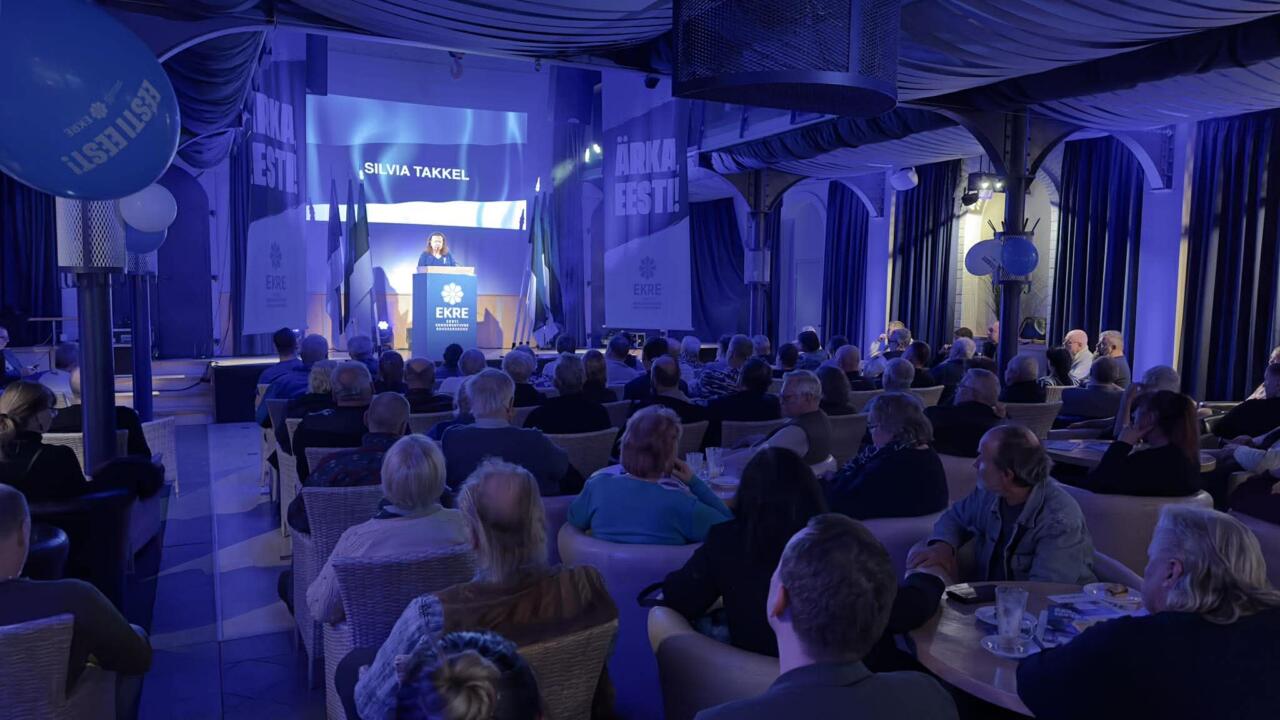 Täna jõudis Mart ja Martin Helme üleriigiline kõnetuur Viljandisse, kus Männiku külalistemaja saal jäi huvilistele suisa kitsaks. Lisaks Mart ja Martin Helmele 