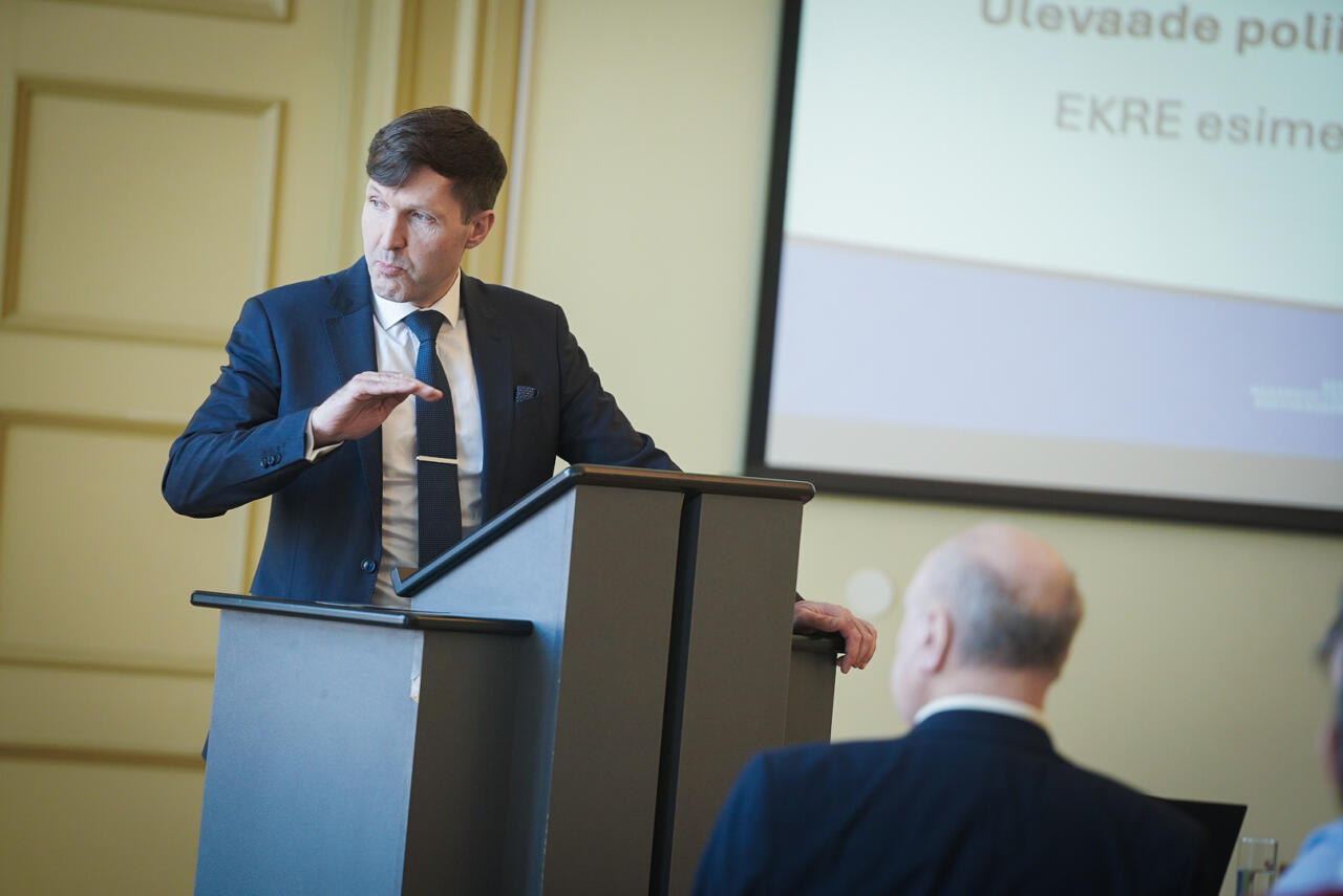 Eesti Konservatiivse Rahvaerakonna esimees Martin Helme läks Viljandis erakonna volikogu ette sõnumiga, et tuleb valmistuda tõsiselt Riigikogu valimisteks, sest