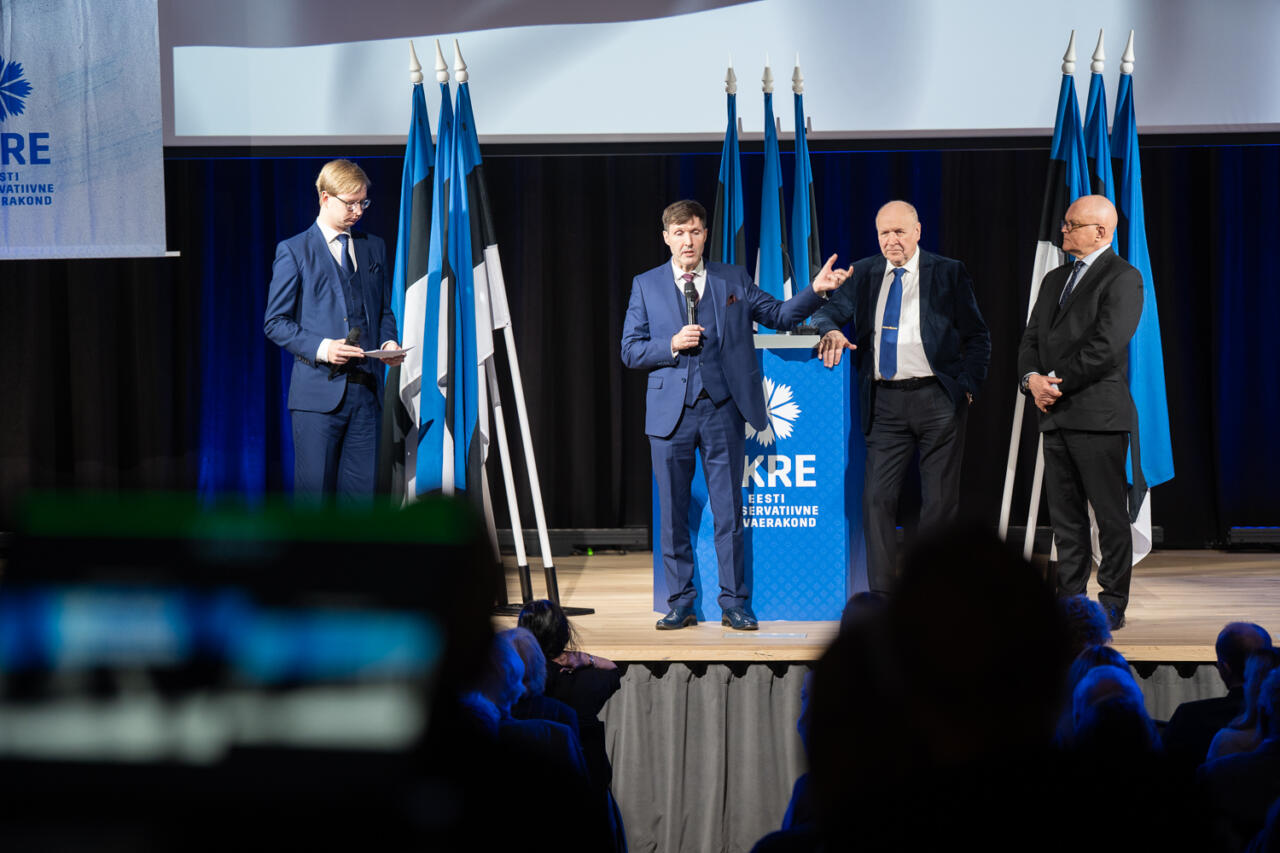 EKRE liidrite Mart ja Martin Helme rokkiva kõnetuuri “Ärka, Eesti!” suur finaal toimus neljapäeval Tallinnas Eesti Rahvusraamatukogu saalis. Kokku käidi poolete