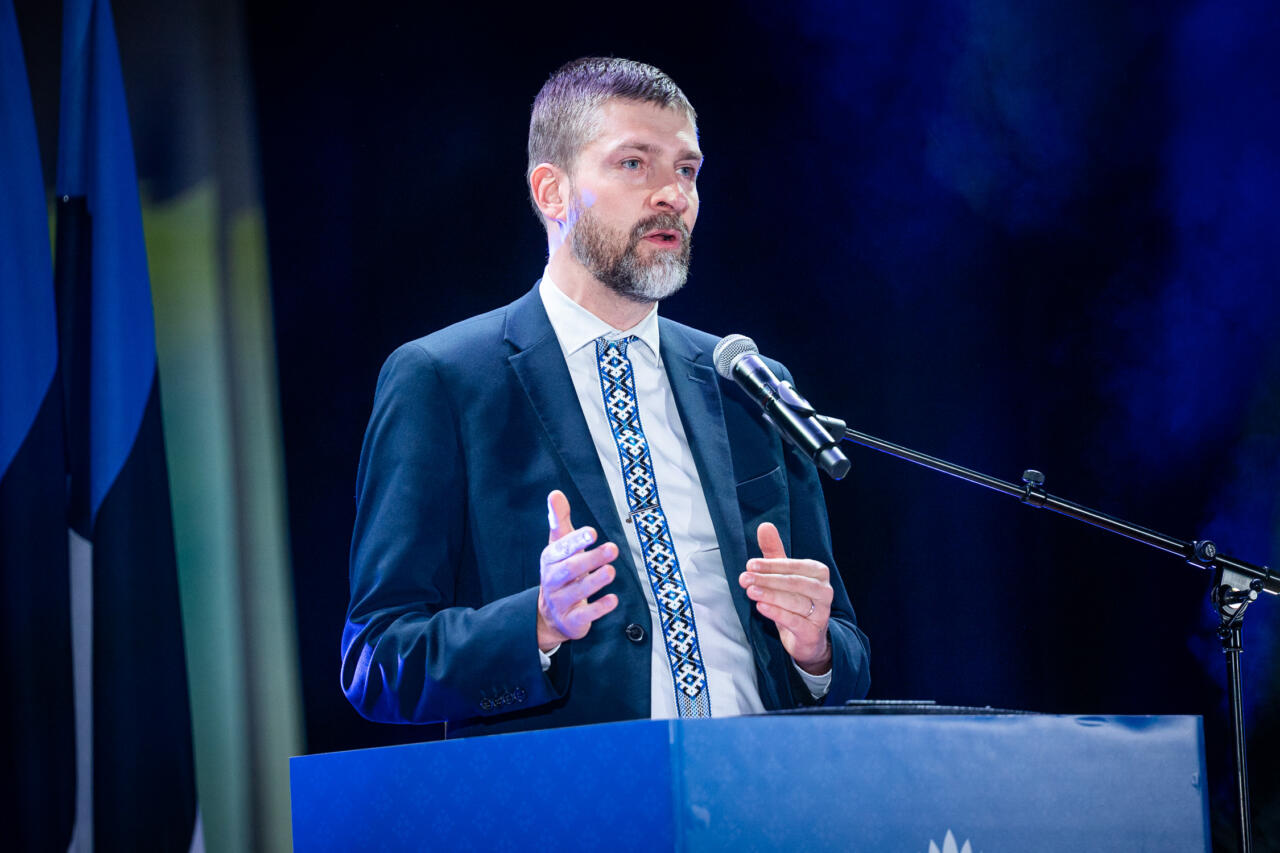 Eesti Konservatiivse Rahvaerakonna aseesimees Siim Pohlak ütles Lätis toimuvat kütuseaktsiisi langetamist kommenteerides, et teised riigid otsivad probleemidele